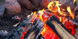 How to Build the Perfect Campfire for Cooking